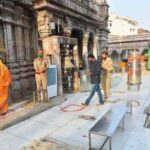 8872Baba_Vishwanath_court_opened_for_devotees_after_53_days_now_devotees_are_doing_darshan_without_corona_report